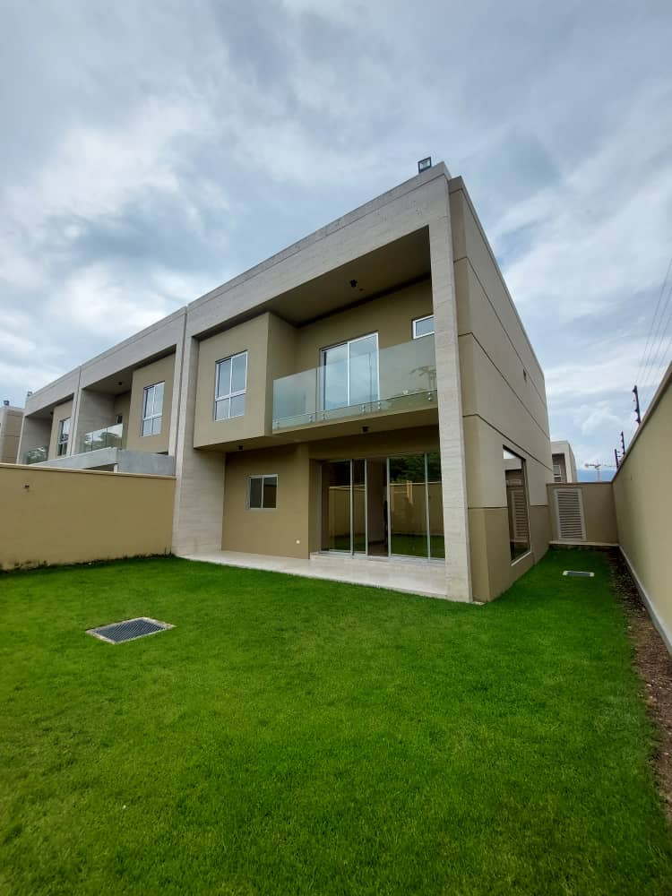 TOWNHOUSE EN CUMBRES DE GUATAPARO